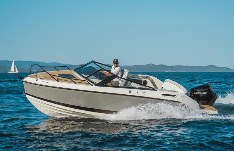 Motorboot Quicksilver Activ 675 Cruiser & Trailer (Lagerboot)