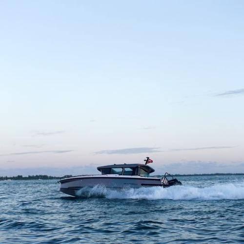 Axopar 37 Cross Cabin