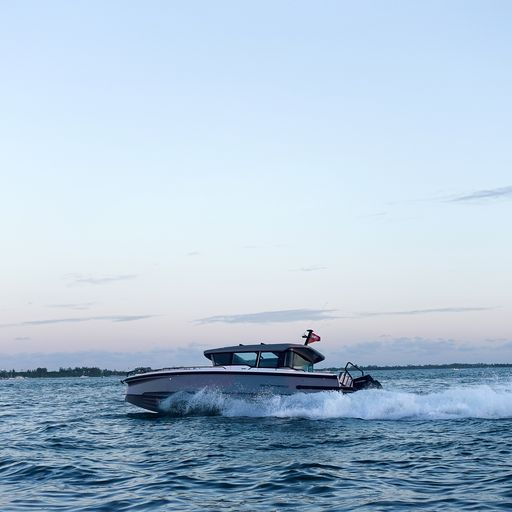 Axopar 37 Cross Cabin