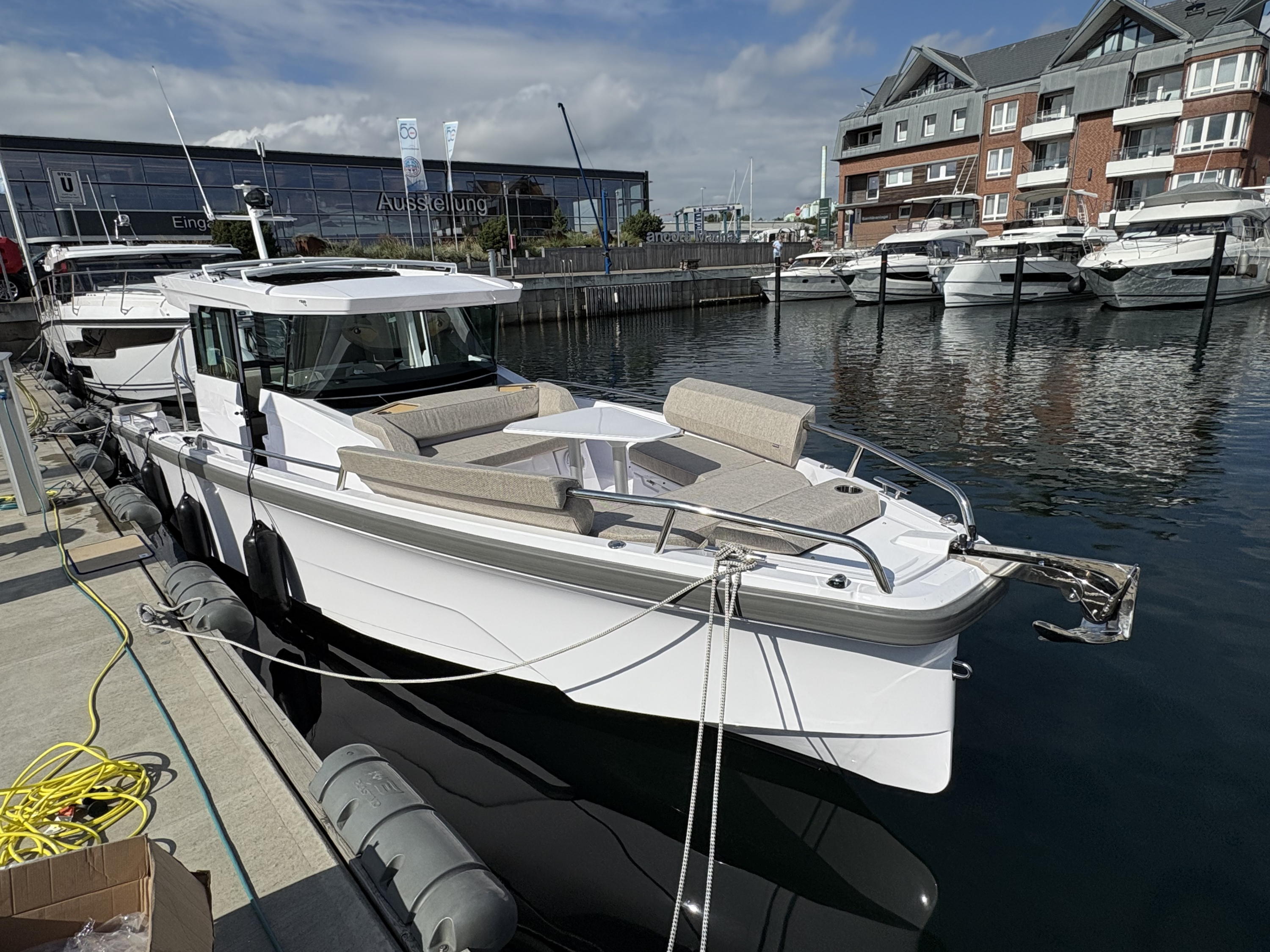 Axopar 29 Cross Cabin