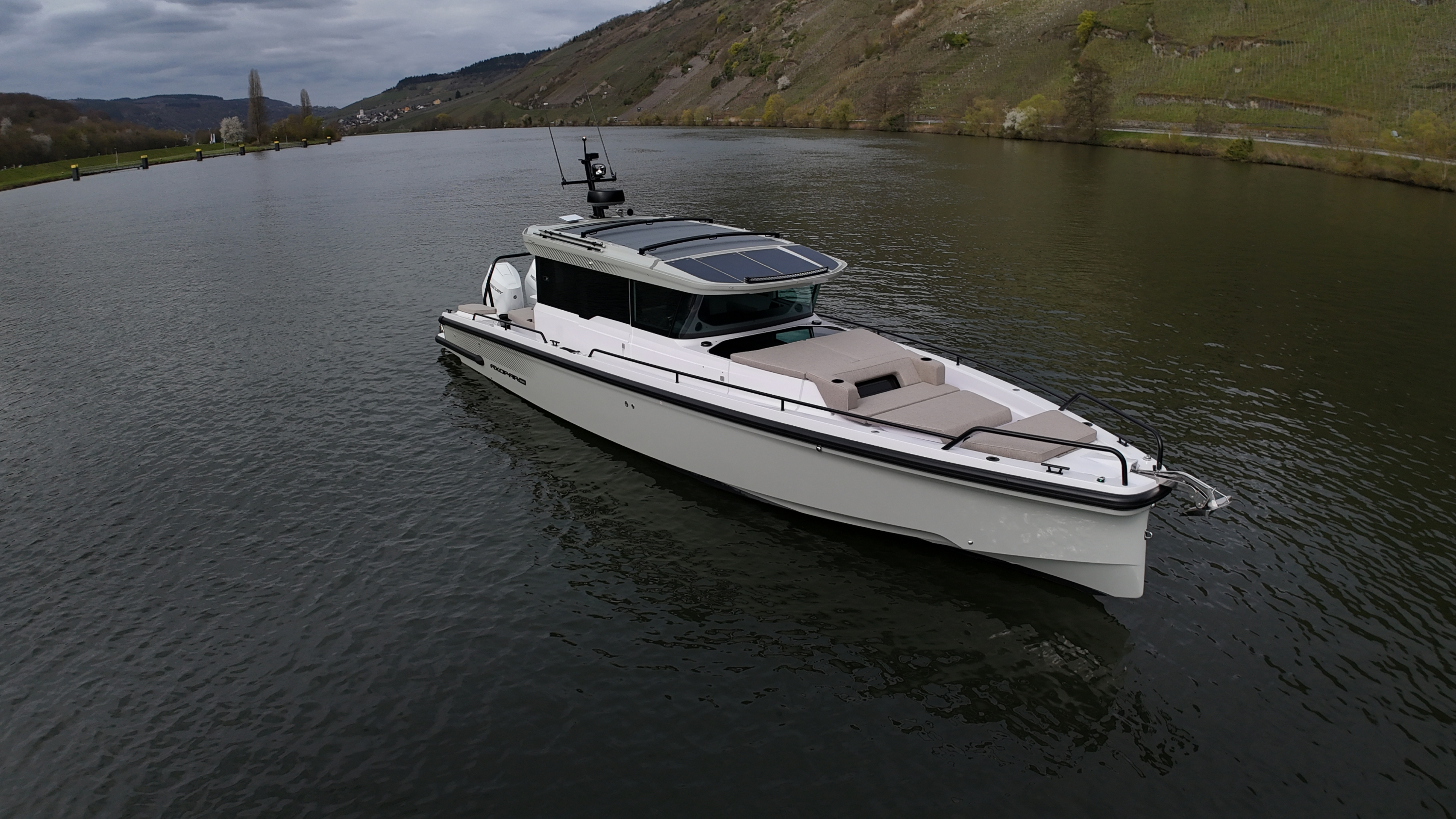 Axopar 37 Cross Cabin - reserviert