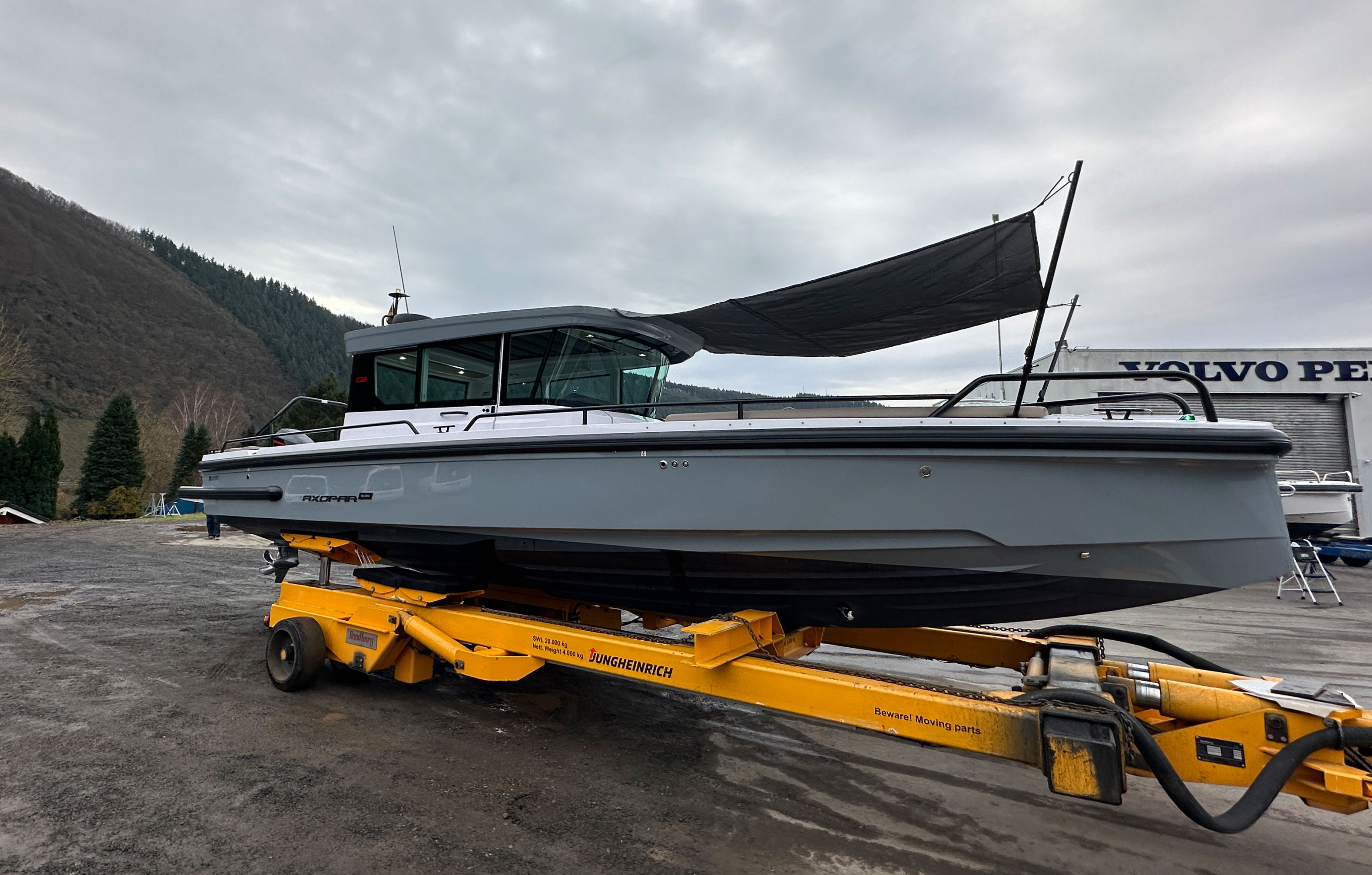 Axopar 28 Cabin