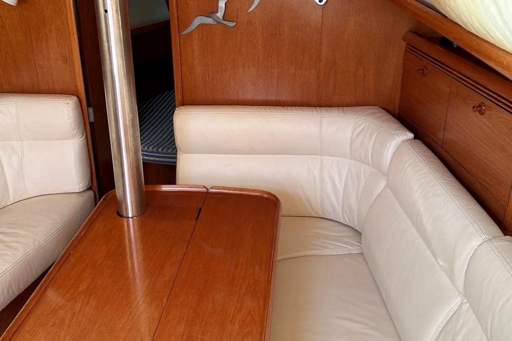 Sun Odyssey 35 - Image 2