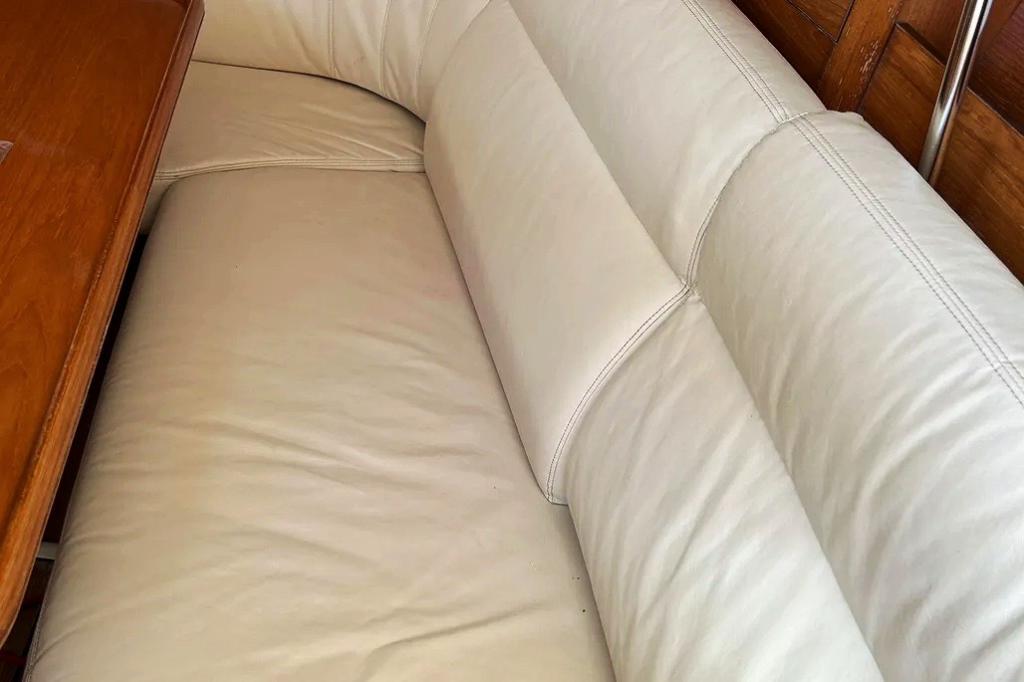 Sun Odyssey 35 - Image 17