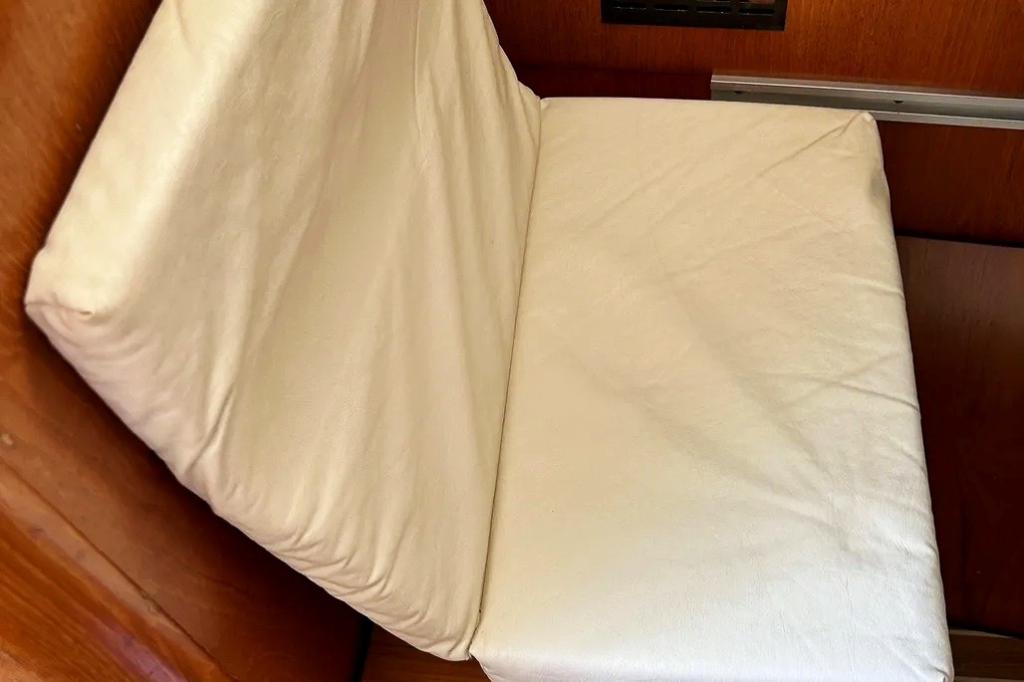 Sun Odyssey 35 - Image 27