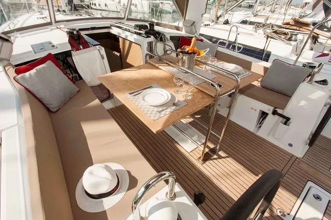 Beneteau Oceanis 41.1 - Image 3