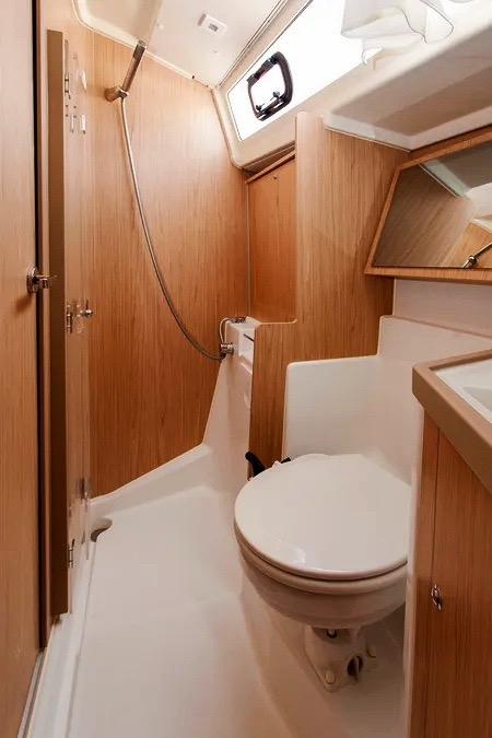 Beneteau Oceanis 41.1 - Image 9