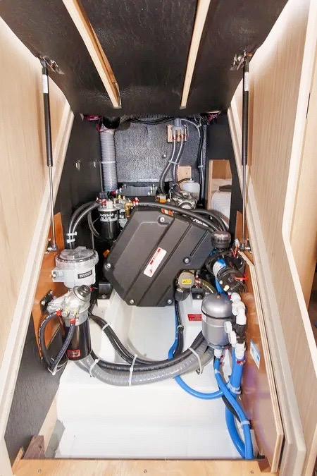 Beneteau Oceanis 41.1 - Image 14