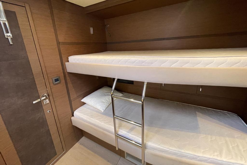 Lagoon 620 - Image 6