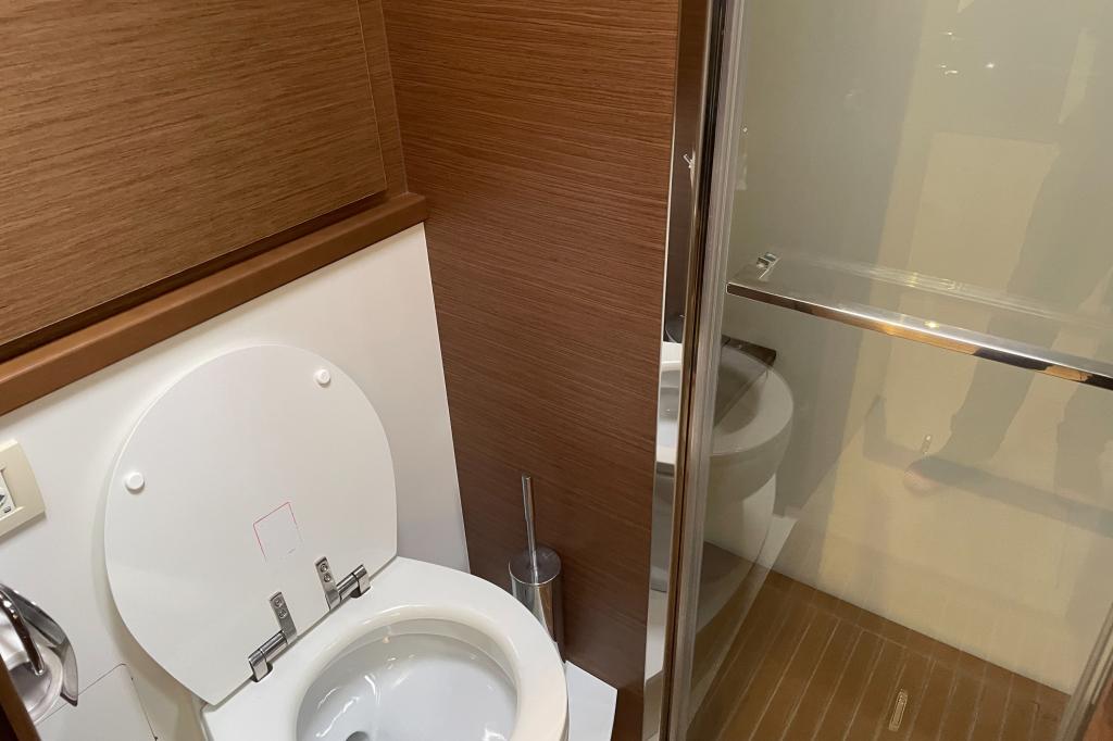 Lagoon 620 - Image 10