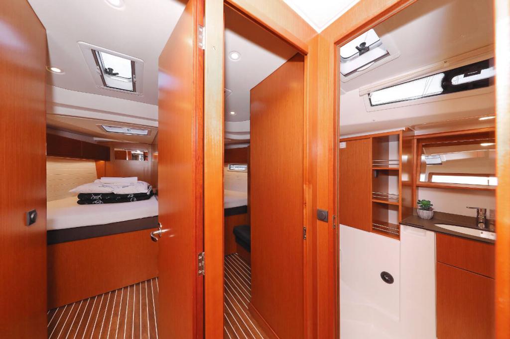 Bavaria Cruiser 51 - Image 12