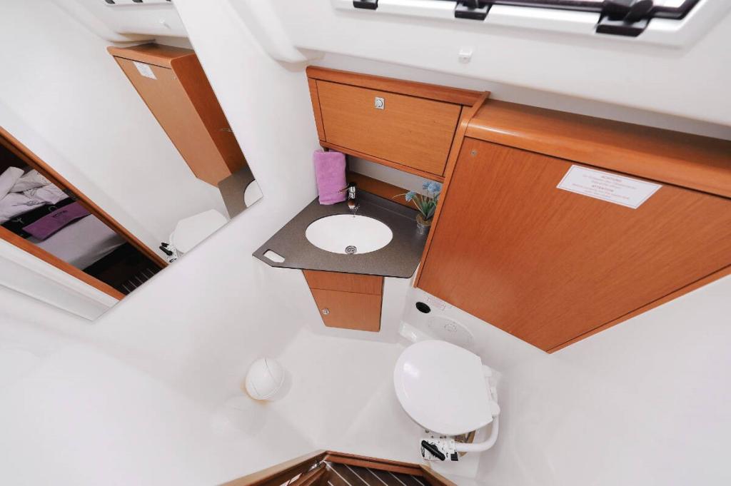 Bavaria Cruiser 51 - Image 35