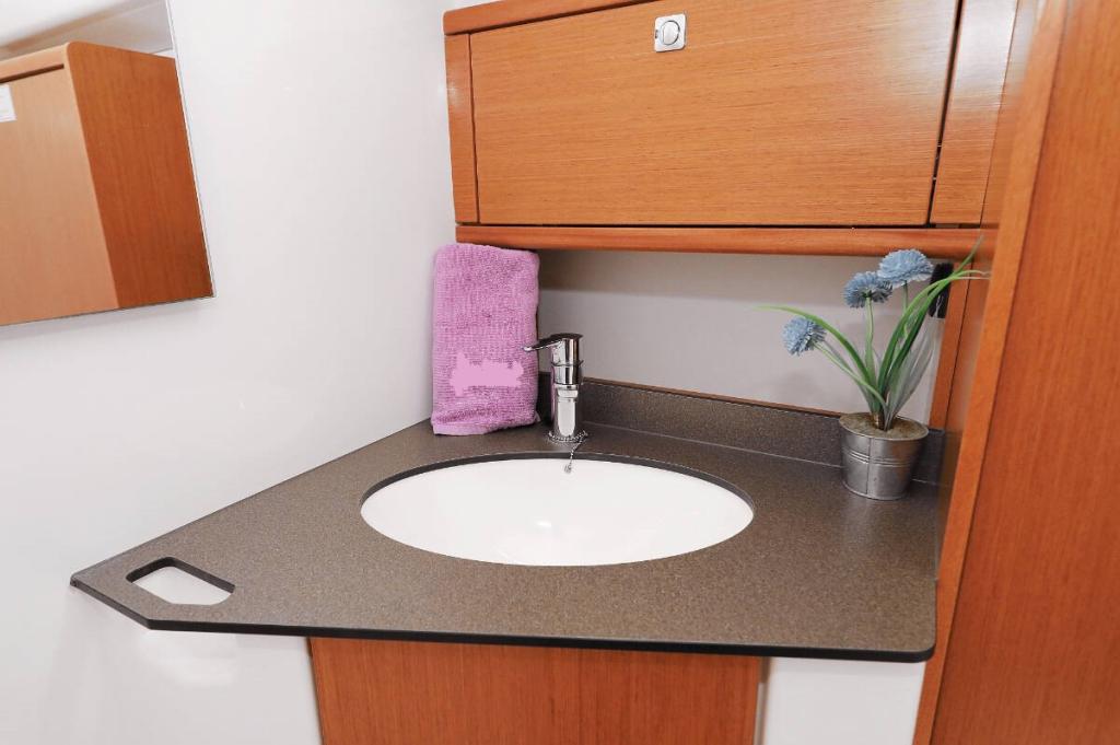 Bavaria Cruiser 51 - Image 36