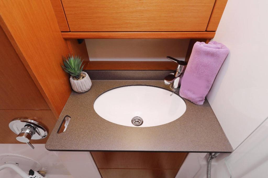 Bavaria Cruiser 51 - Image 37