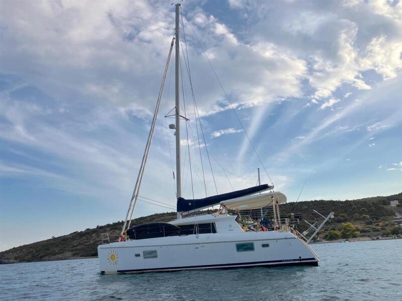 Lagoon 420 - Image 1