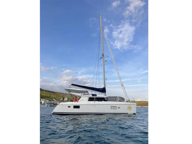 Lagoon 420 - Image 6