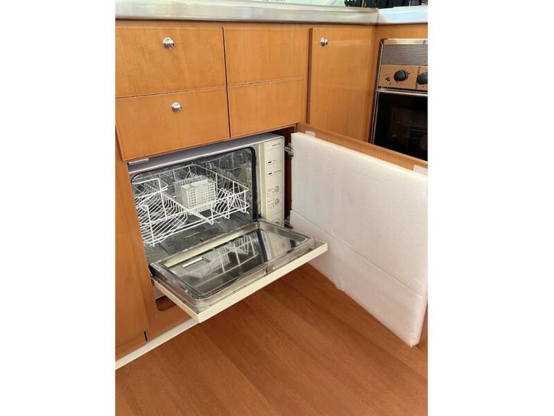 Lagoon 420 - Image 24