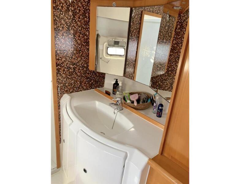 Lagoon 420 - Image 33