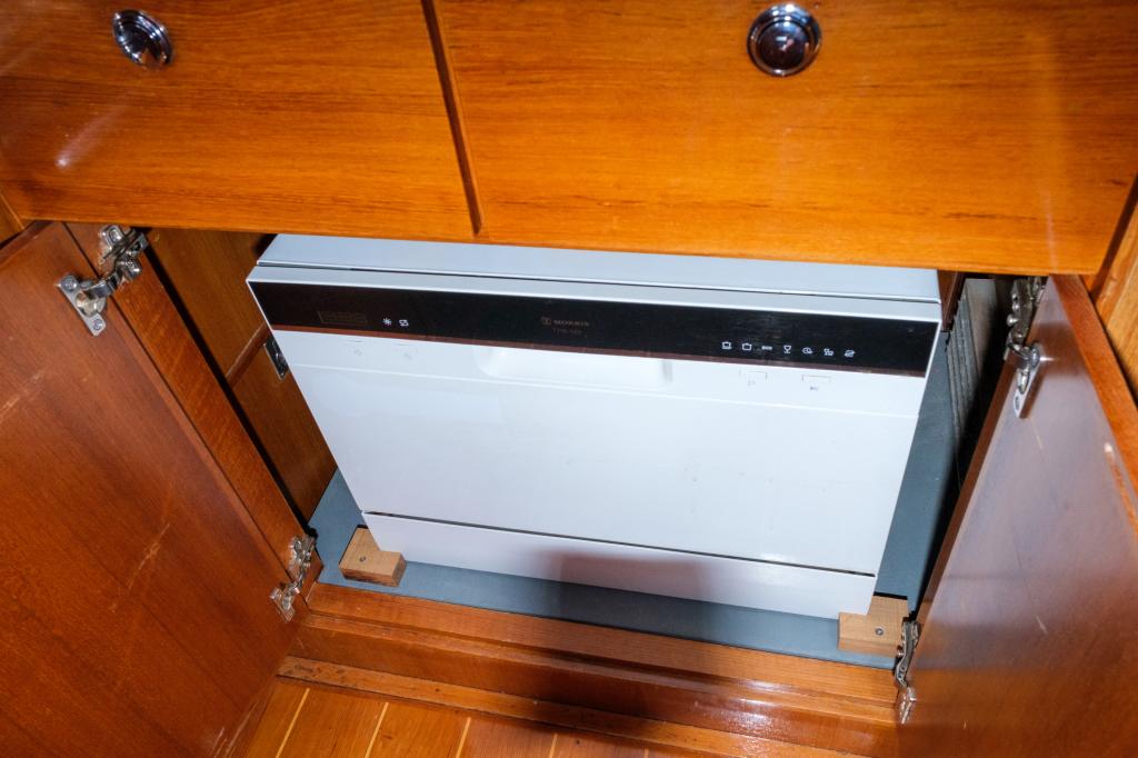 North Wind 58 - Image 28