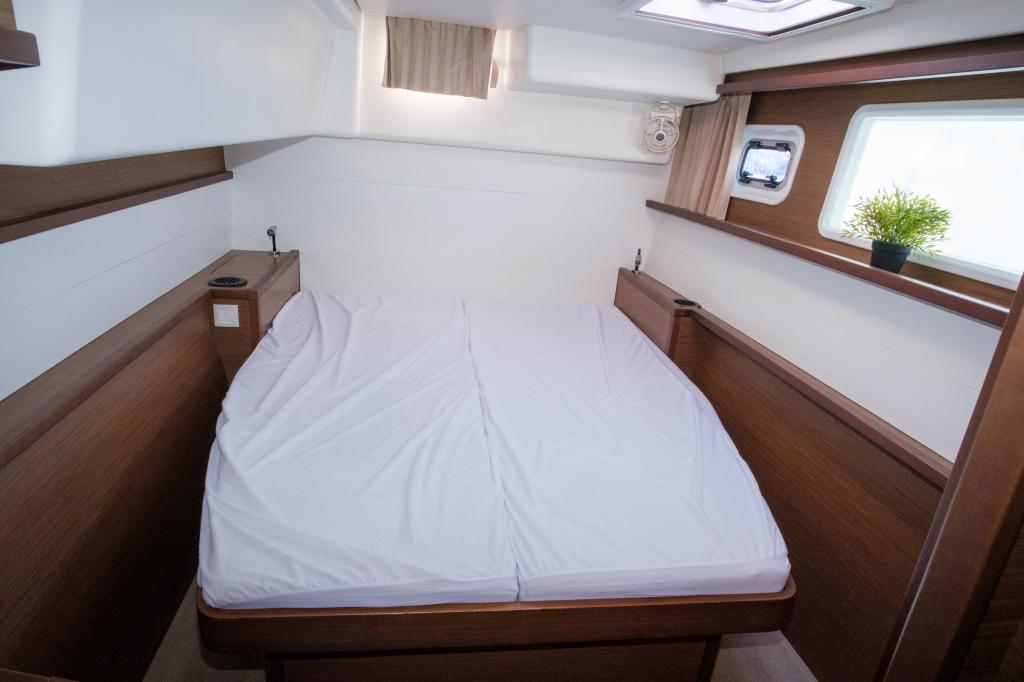 Lagoon 450f - Image 29