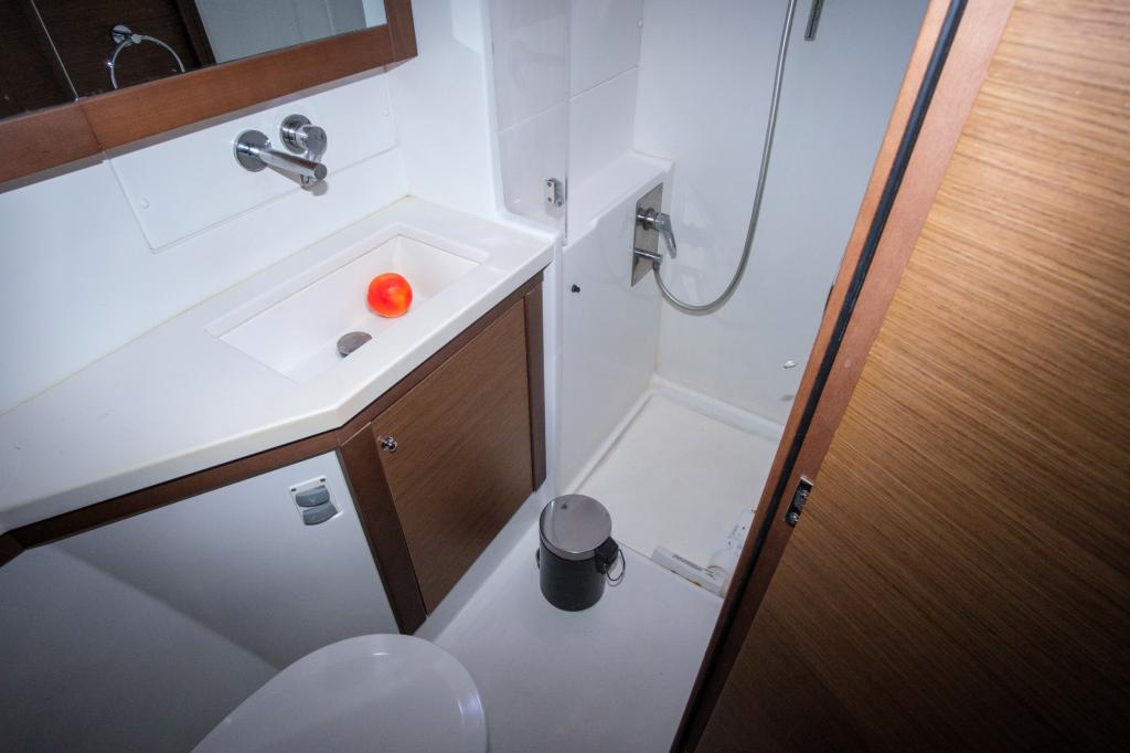 Lagoon 450f - Image 31