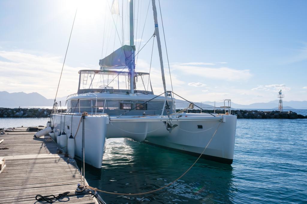 Lagoon 450f - Image 1