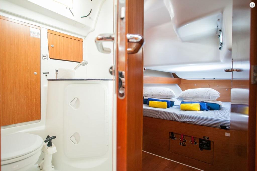 Beneteau Cyclades 50.5 - Image 19