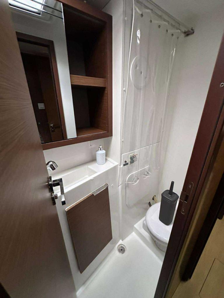 Lagoon 40 - Image 28