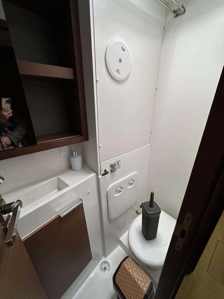 Lagoon 40 - Image 30