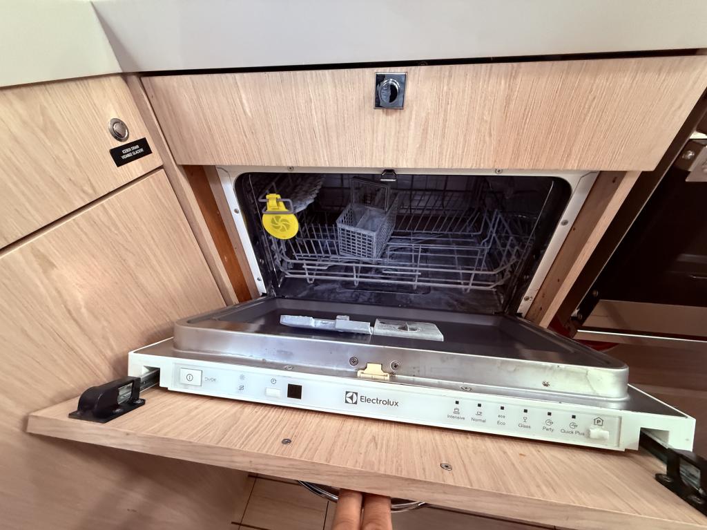 Beneteau Oceanis 55.1 - Image 41