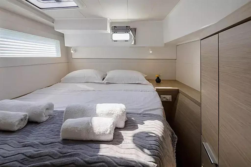 Lagoon 40 - Image 10