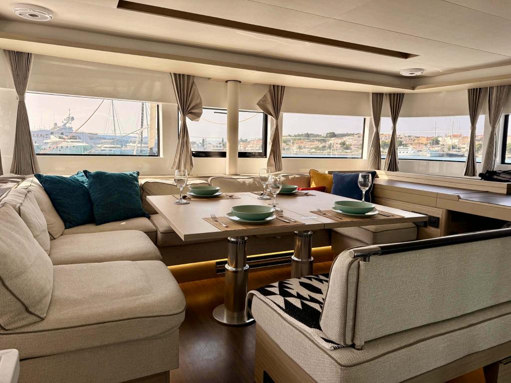 Lagoon 51 - Image 11