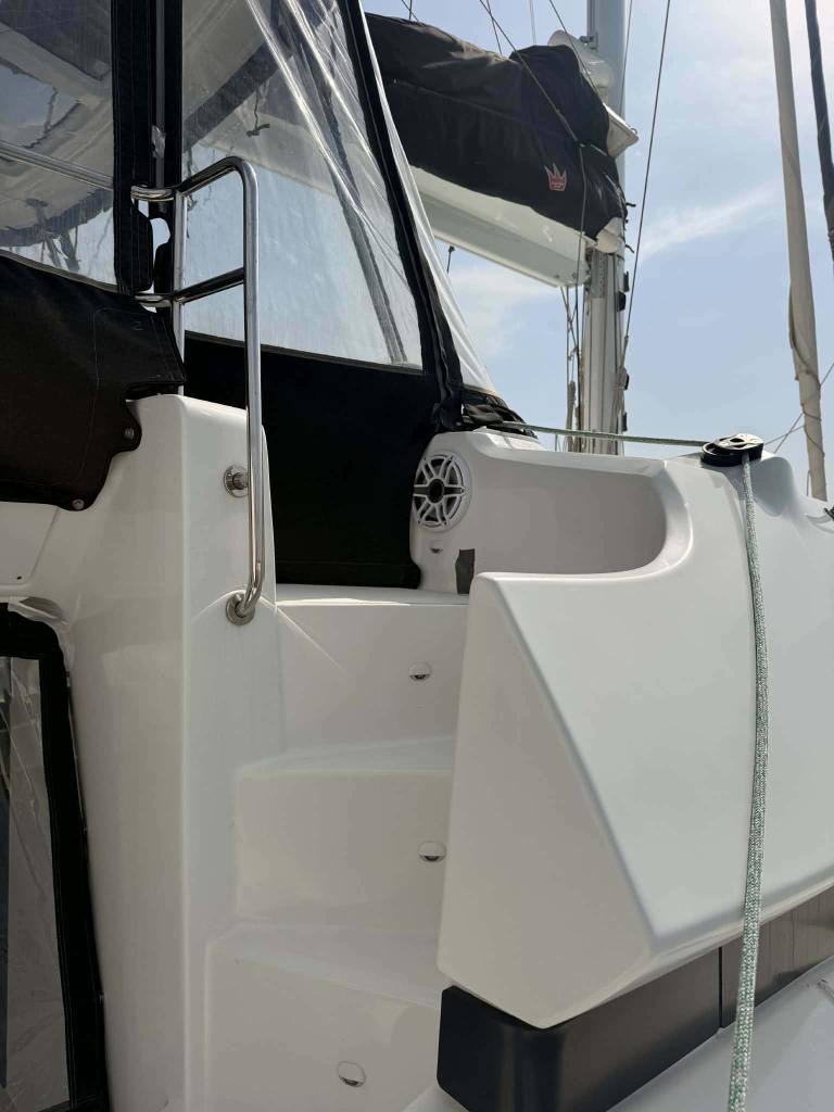 Lagoon 51 - Image 9