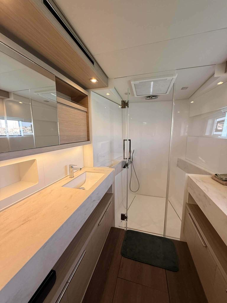 Lagoon 51 - Image 17