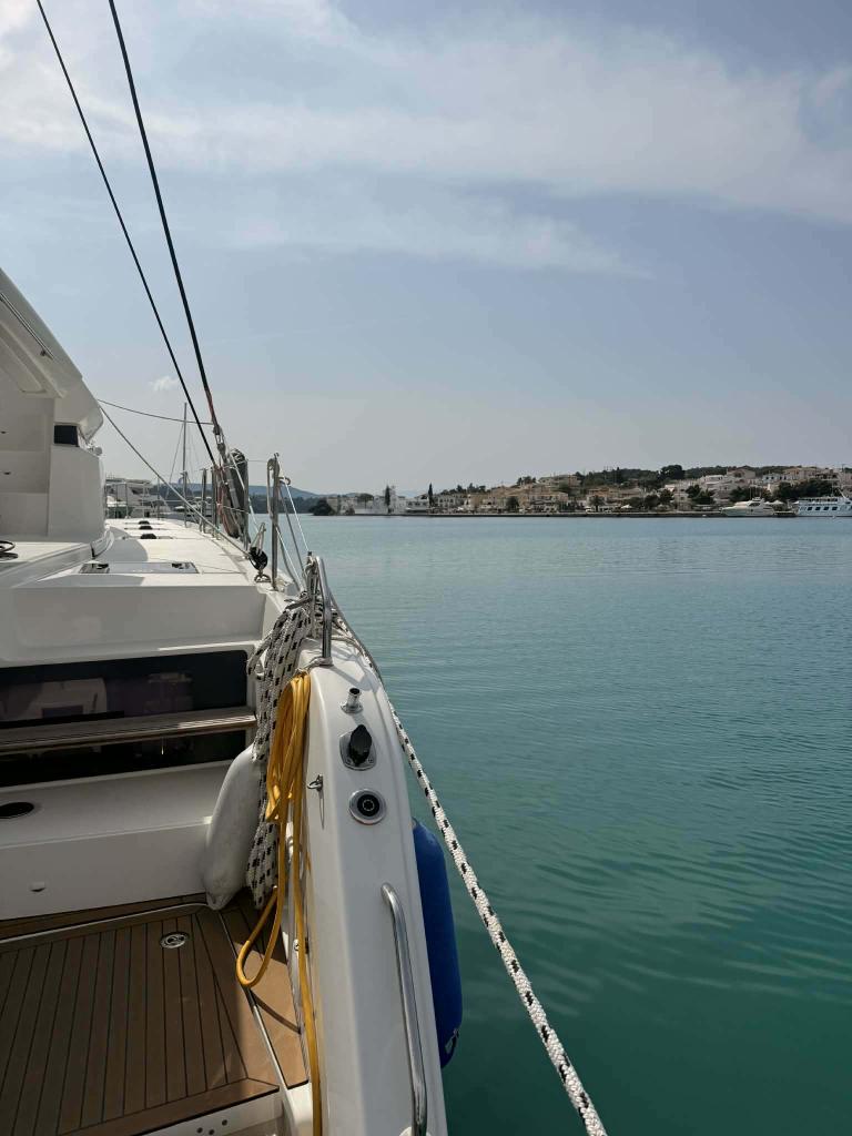 Lagoon 51 - Image 30