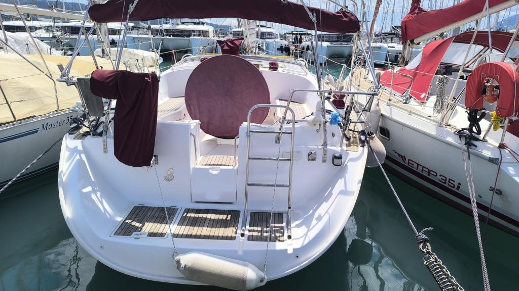 Beneteau Oceanis Clipper 411 - Image 3