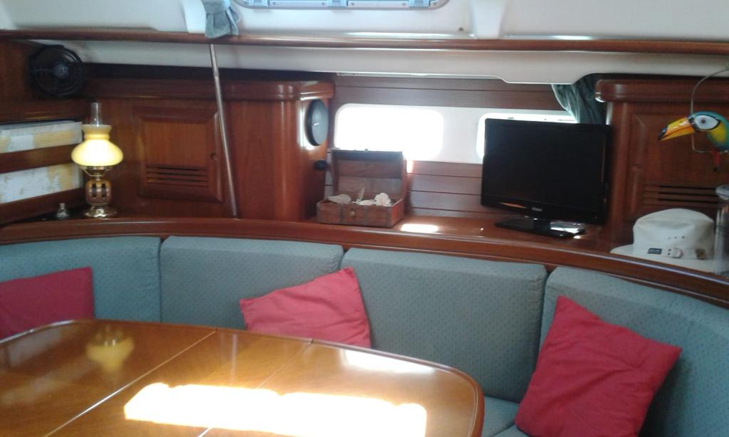 Beneteau Oceanis Clipper 411 - Image 7