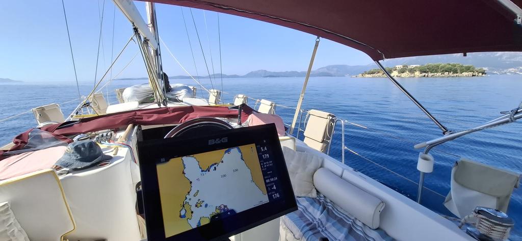 Beneteau Oceanis Clipper 411 - Image 8