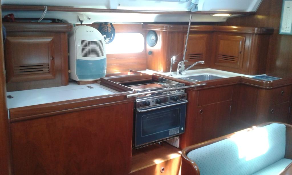 Beneteau Oceanis Clipper 411 - Image 4