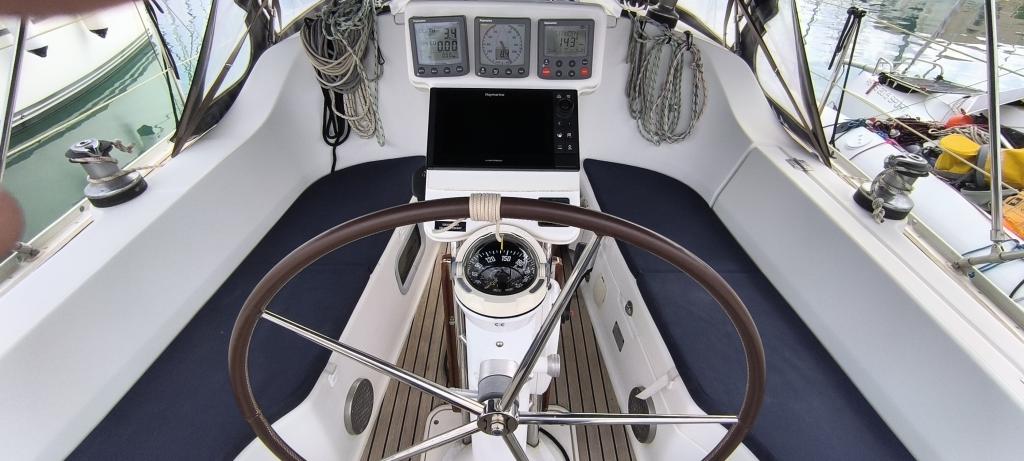 Beneteau Oceanis Clipper 323 - Image 6