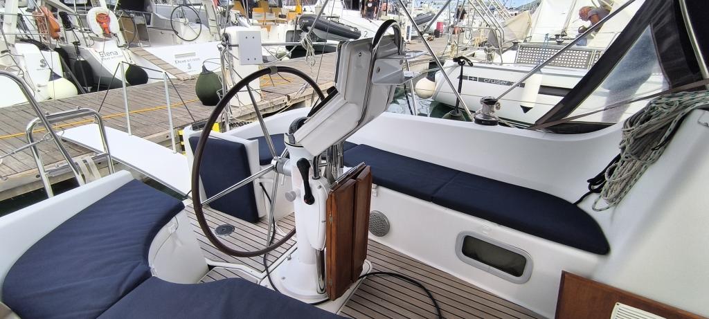 Beneteau Oceanis Clipper 323 - Image 8