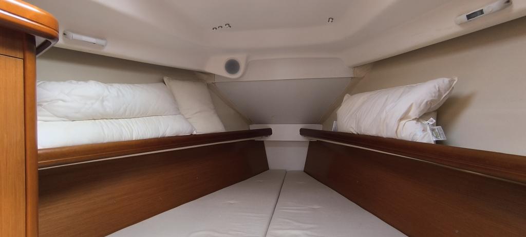 Beneteau Oceanis Clipper 323 - Image 15