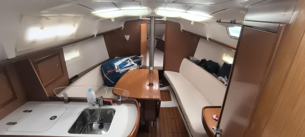 Beneteau Oceanis Clipper 323 - Image 20