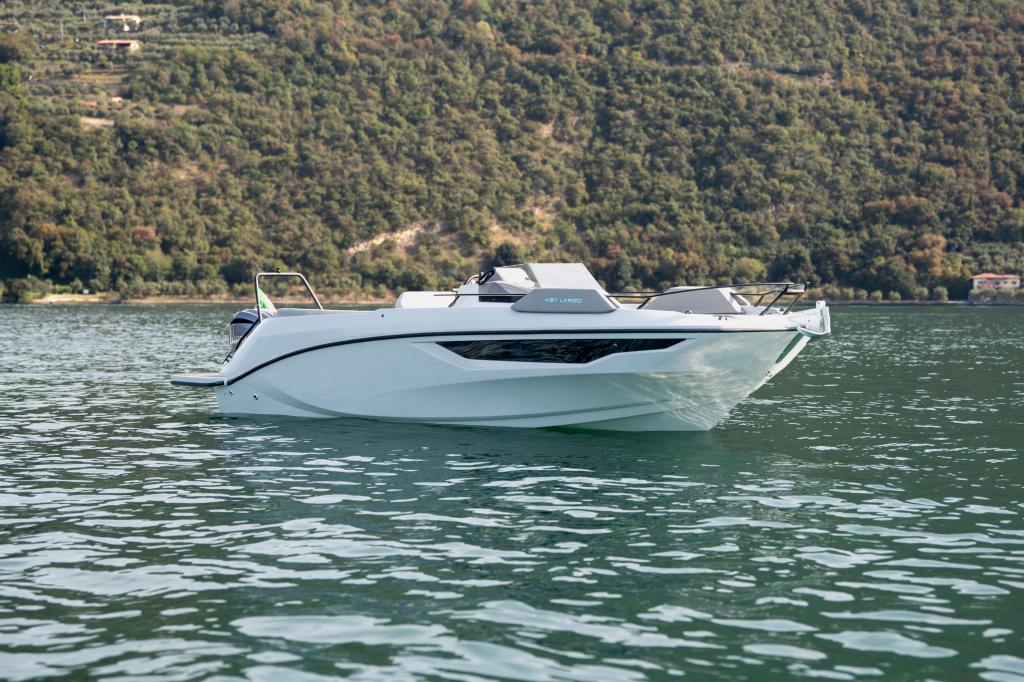 https://static.boatvertizer.com/fotos/91RfUcye/8943897-large.jpg