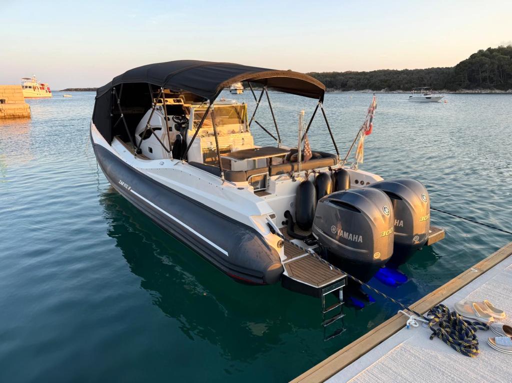 ZAR Formenti ZAR 95 SL Sport Luxury Gebrauchtboot, Bild 3