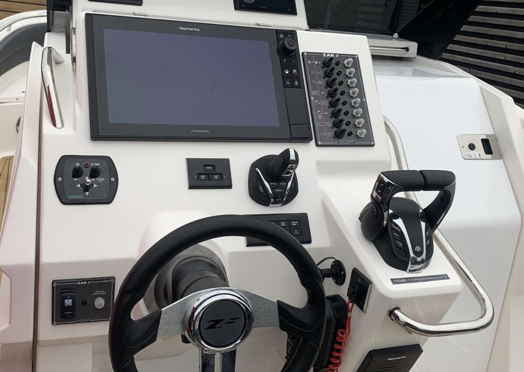 ZAR Formenti ZAR 95 SL Sport Luxury Gebrauchtboot, Bild 5
