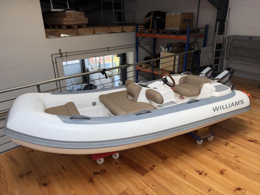 Williams Tender Dinghi 325, Bild 1